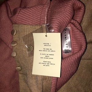 Retrology Turtleneck Sweater (Small)